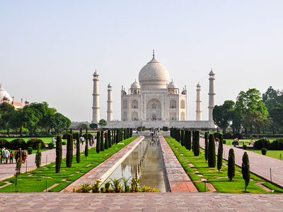 voyager dans le triangle d'or en inde dans l'uttar pradesh à agra visiter le fort rouge et le taj-mahal mausolee musulman