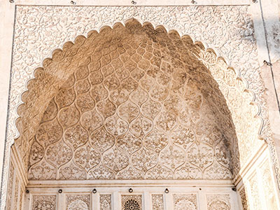 voyagez dans le maharashtra en inde avec l'agence de voyage thisy-travels dans les campagnes et visiter aurangabad le mausolee bibi-ka-maqbara www.thisytravels.fr