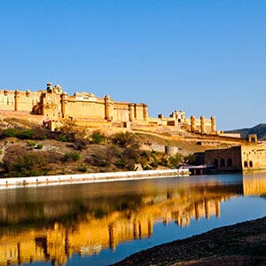 Le fort d'ambert à jaipur est un palais de maharaja dans le rajasthan en inde . www.thisytravels.fr