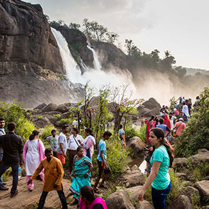 voyage au kerala en inde du sud avec thisy-travels decouvrir les cascades d'athirapilly www.thisytravels.fr