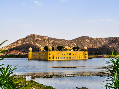 le palais sur l'eau de jaipur à découvrir avec les voyages en inde de thisy-travels www.thisytravels.fr