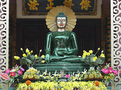 bouddha au vietnam à phu-yen avec les voyages de Thisy-Travels www.thisytravels.fr