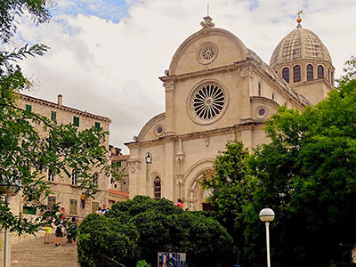 voyagez en europe, en croatie découvrir de magnifiques architectures comme la cathédrale st jacques et paysages avec l'agence de voyage thisy-travels sur le site www.thisytravels.fr