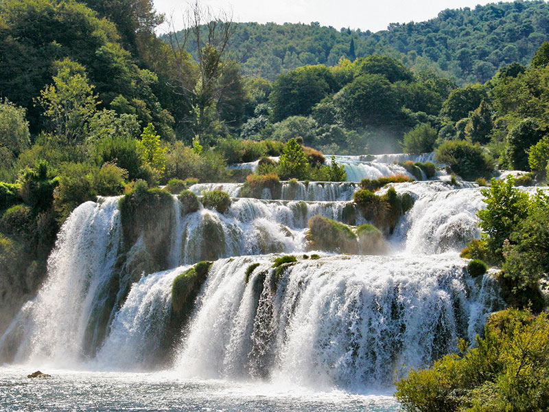 voyagez en europe, en croatie découvrir de magnifiques architectures comme la ville de split et paysages comme les cascades de plitvice avec l'agence de voyage thisy-travels sur le site www.thisytravels.fr