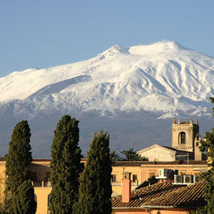 voyagez en europe, en italie découvrir de magnifiques architectures et paysages comme l'etna à taormine avec l'agence de voyage thisy-travels sur le site www.thisytravels.fr