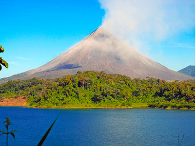volcan-Arenal-COSTA-RICA-THISYTRAVELS
